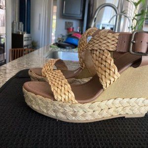 Wedge sandals with woven straps